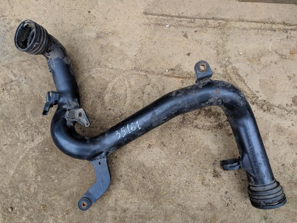 Патрубок интеркулера 1K0145770B  1.9 TDI Volkswag