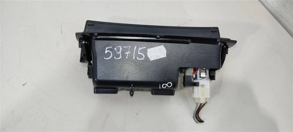 Пепельница передняя 3C0863284A  2.0 Турбо бензин