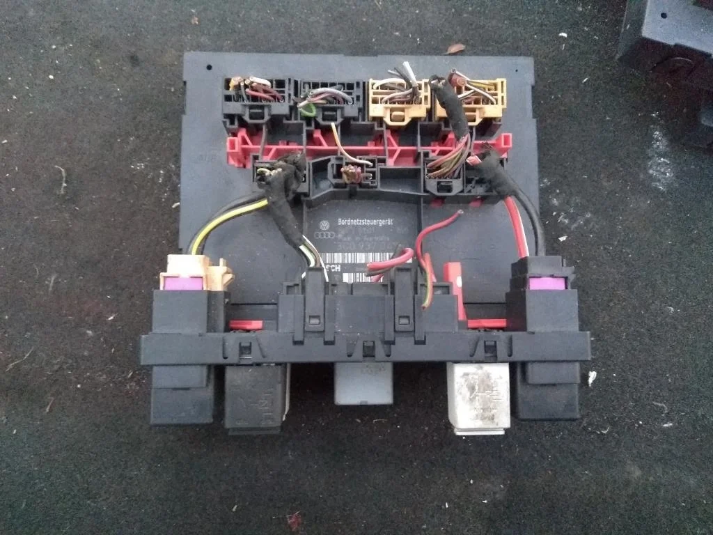 Блок бортовой сети 3C0937049Q  2.0 TFSI Volkswagen