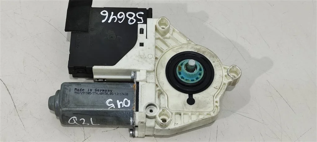 Моторчик стеклоподъемника передний левый 1K095979