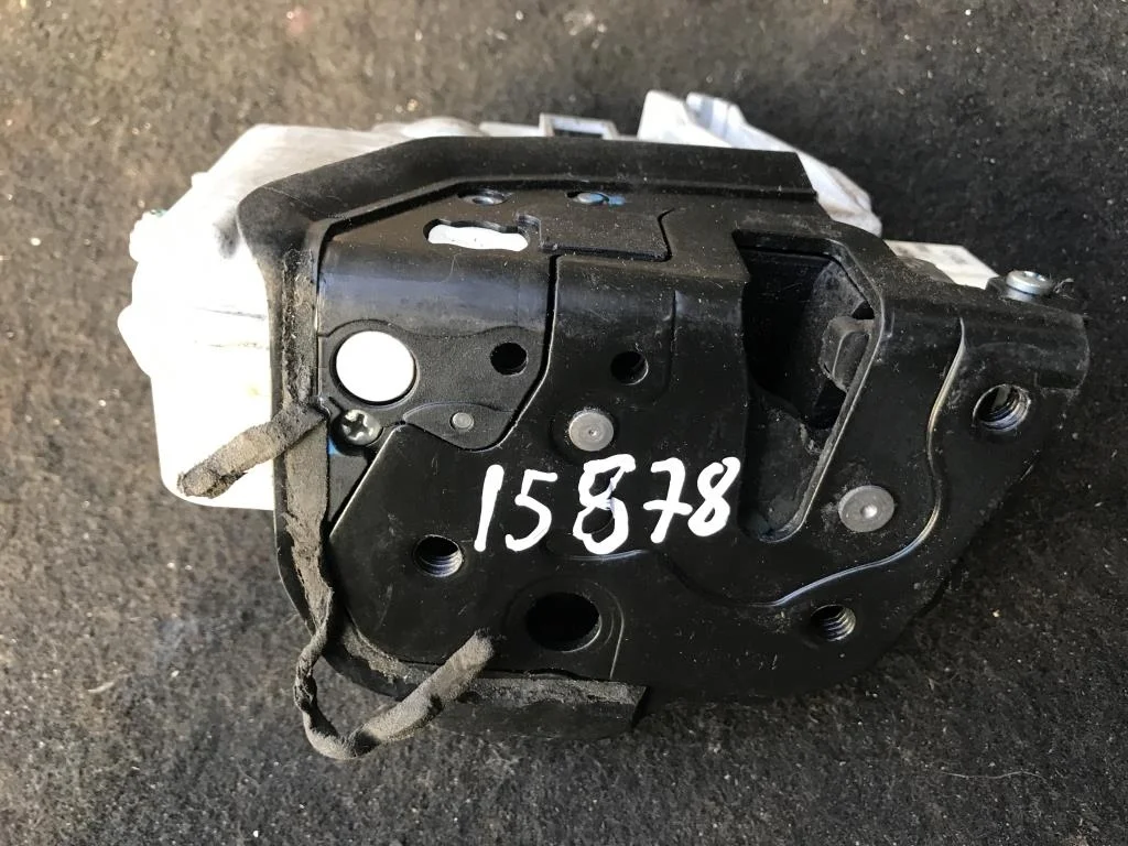 Замок двери передней левой 8E1837015AB  2.0 Турбо