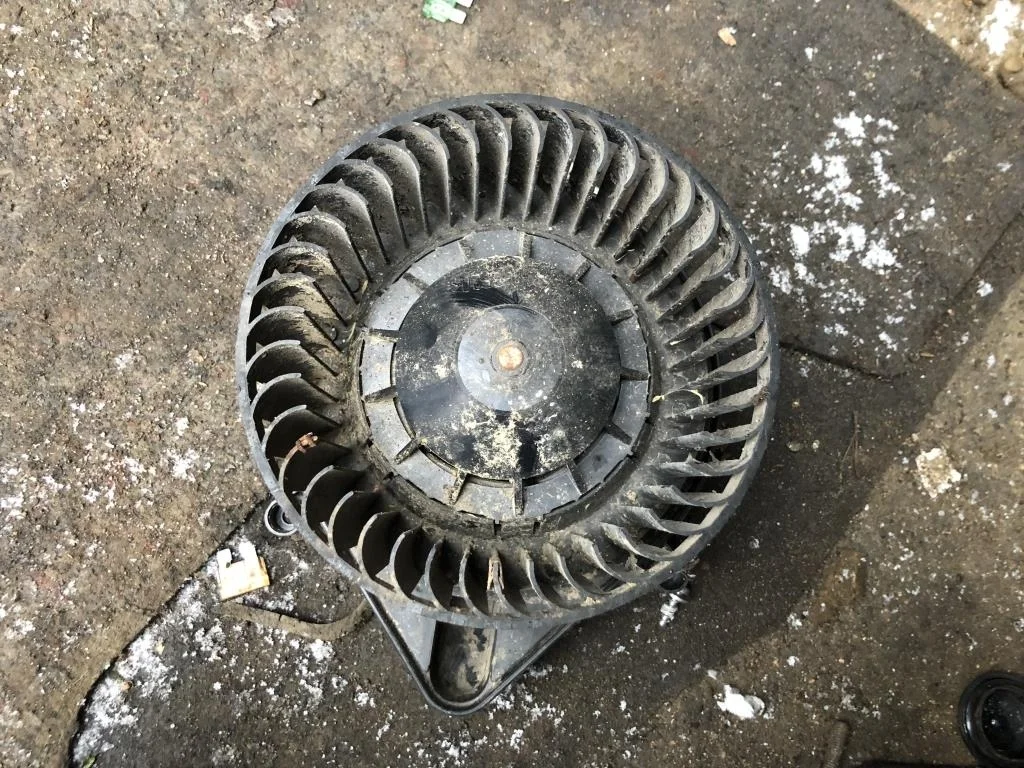 Моторчик печки 8E1820021E  2.0 Турбо бензин Audi