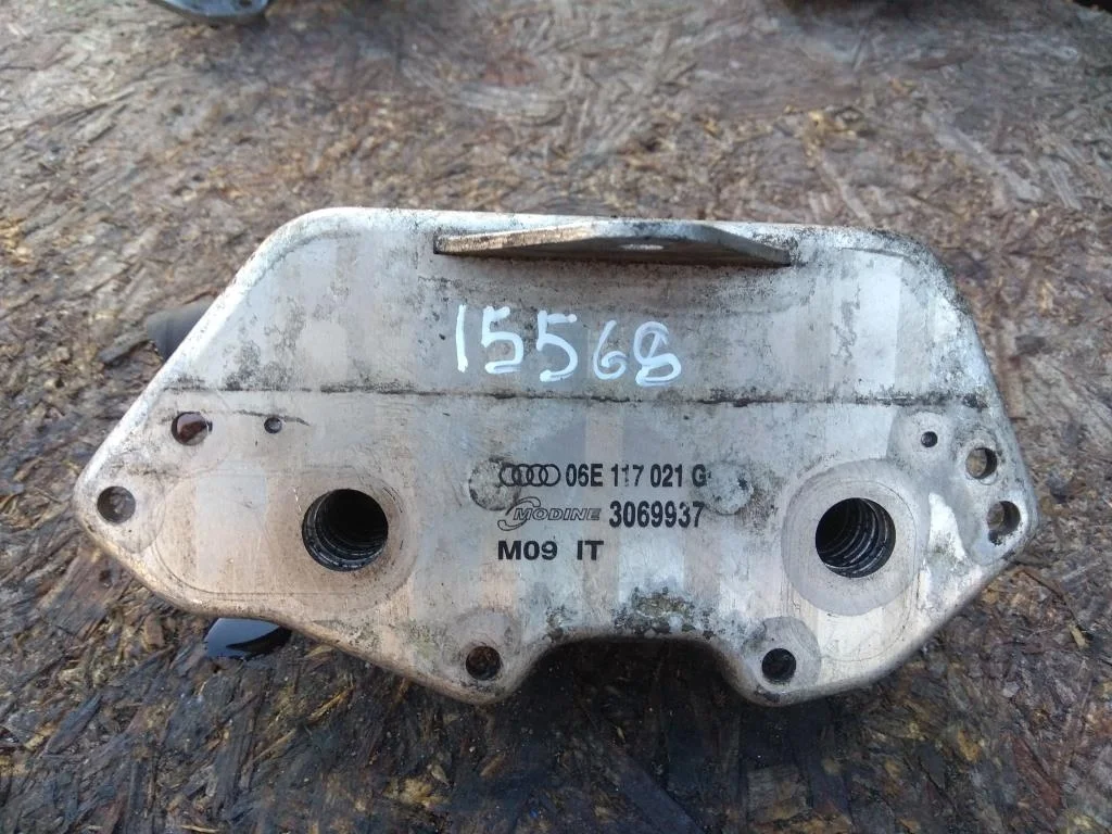 Радиатор масляный 06E117021G   3.2 FSI Audi