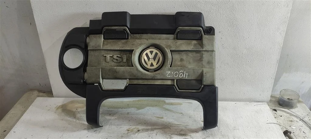 Декоративная крышка двигателя 03C103925J  1.4 Бен