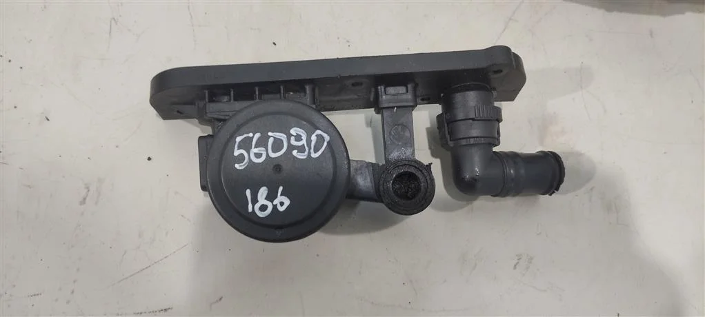 Клапан вентиляции картерных газов 06F129101C  2.0