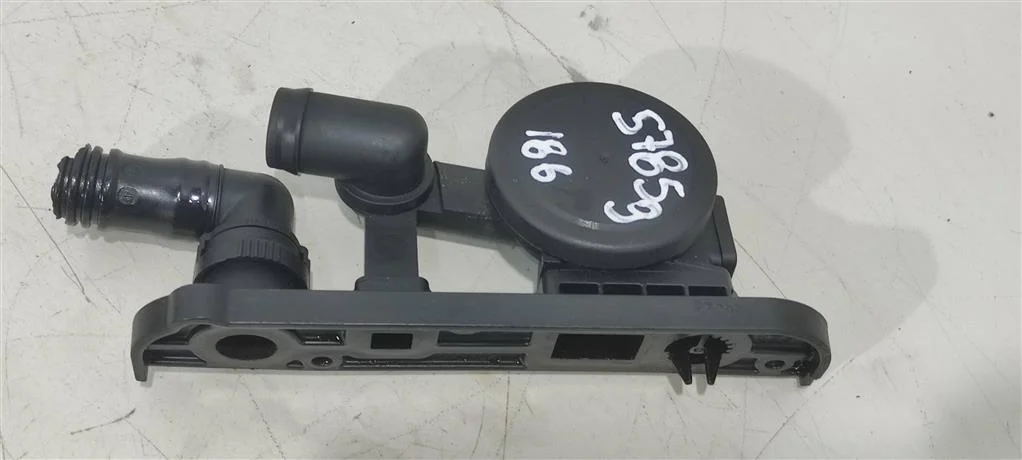 Клапан вентиляции картерных газов 06F129101C  2.0