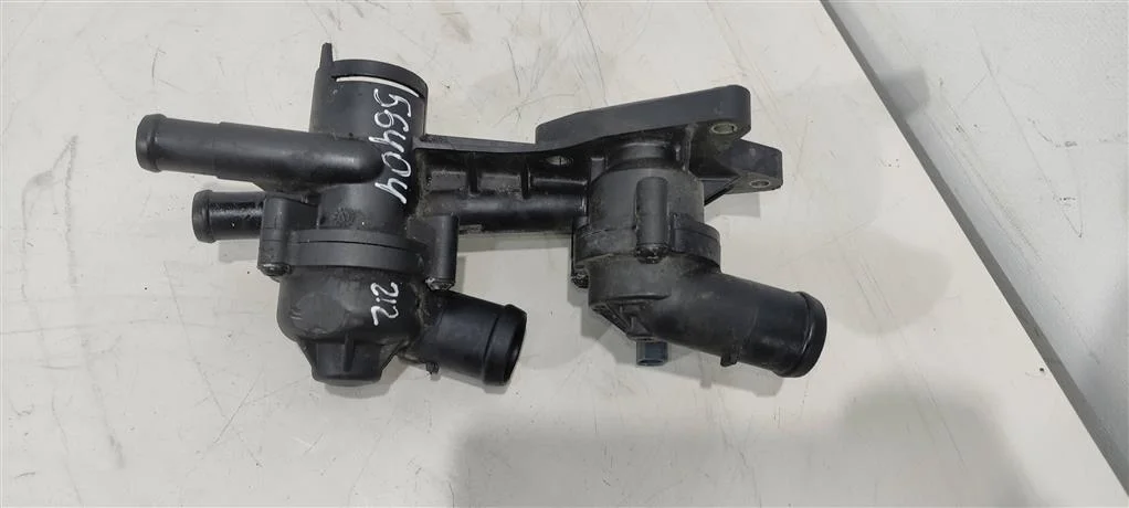 Корпус термостата 03C121111T  1.4 TSI Volkswagen