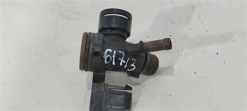 Фланец (тройник) системы охлаждения 06H121132H  2