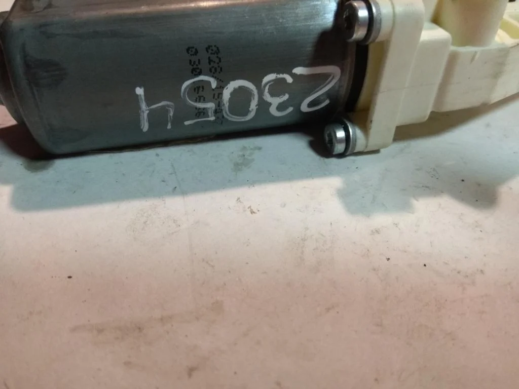 Моторчик стеклоподъемника передний правый 1K09597