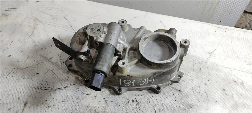 Крышка распредвала 06F103530N  2.0 Бензин Volkswa