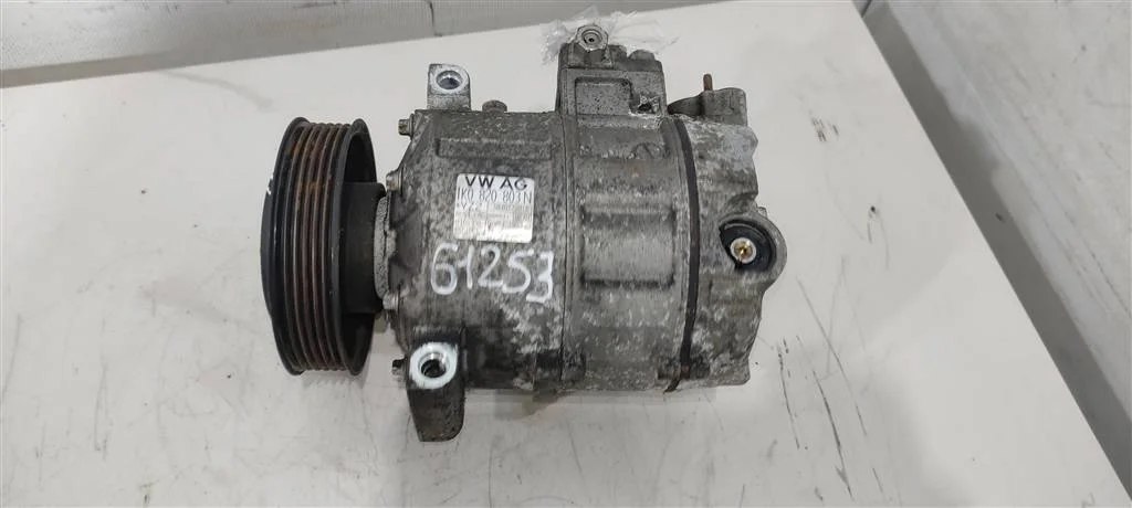 Компрессор кондиционера 1K0820803N  2.0 FSI Volks