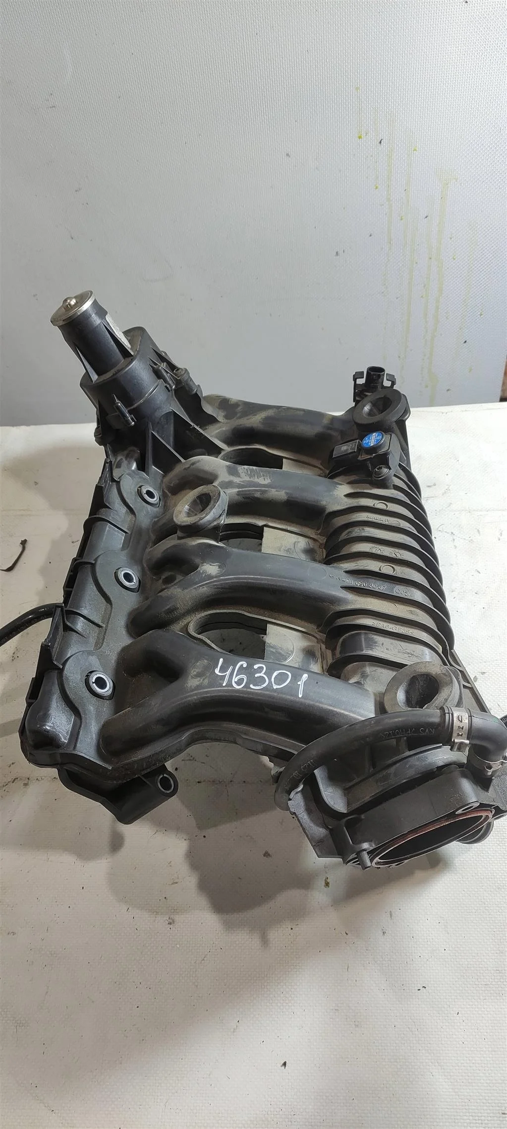 Коллектор впускной A2710903037  1.8 Турбо бензин