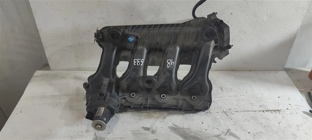 Коллектор впускной A2710903037  1.8 Турбо бензин