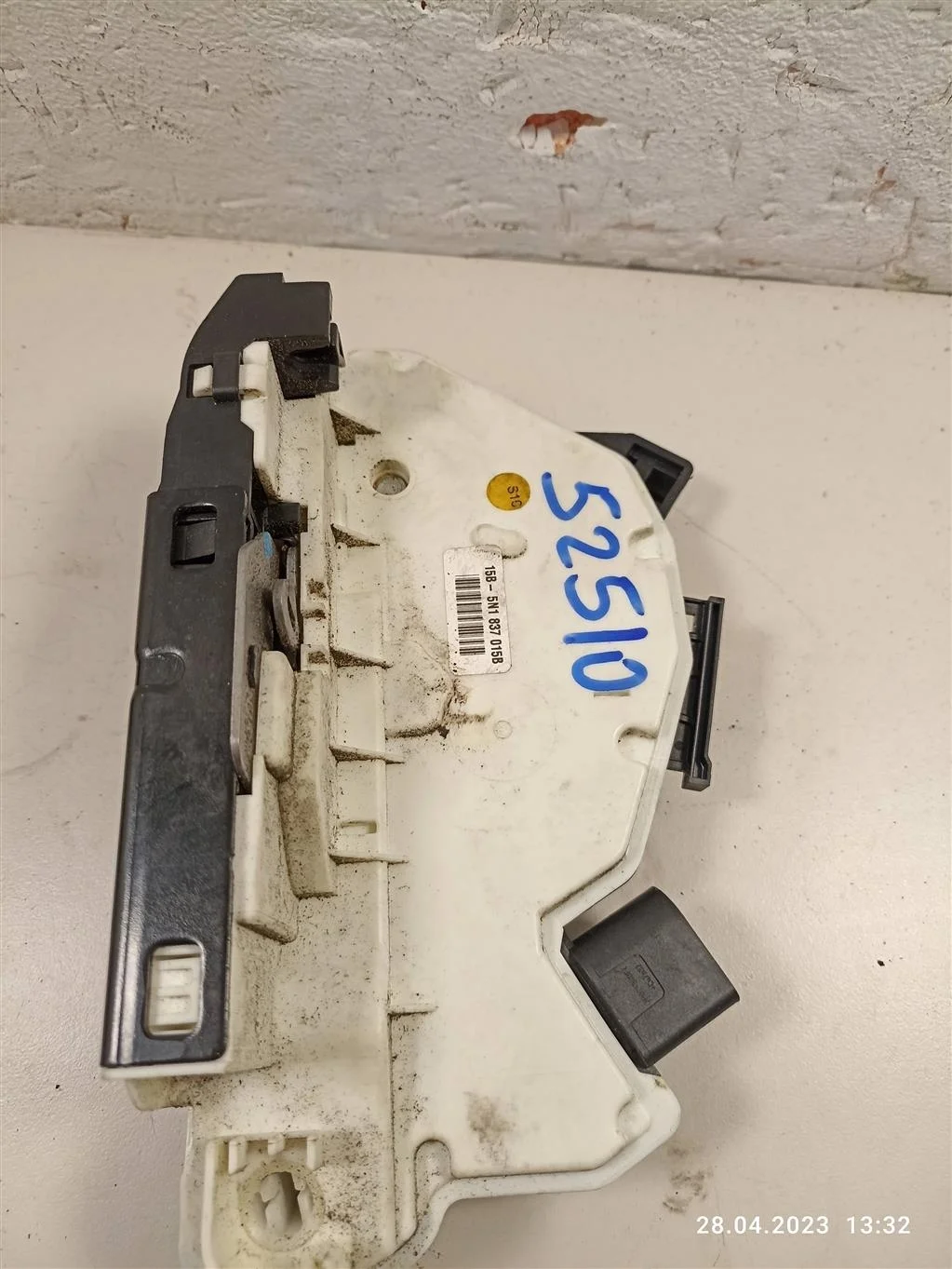 Замок двери передней левой 5N1837015B Volkswag