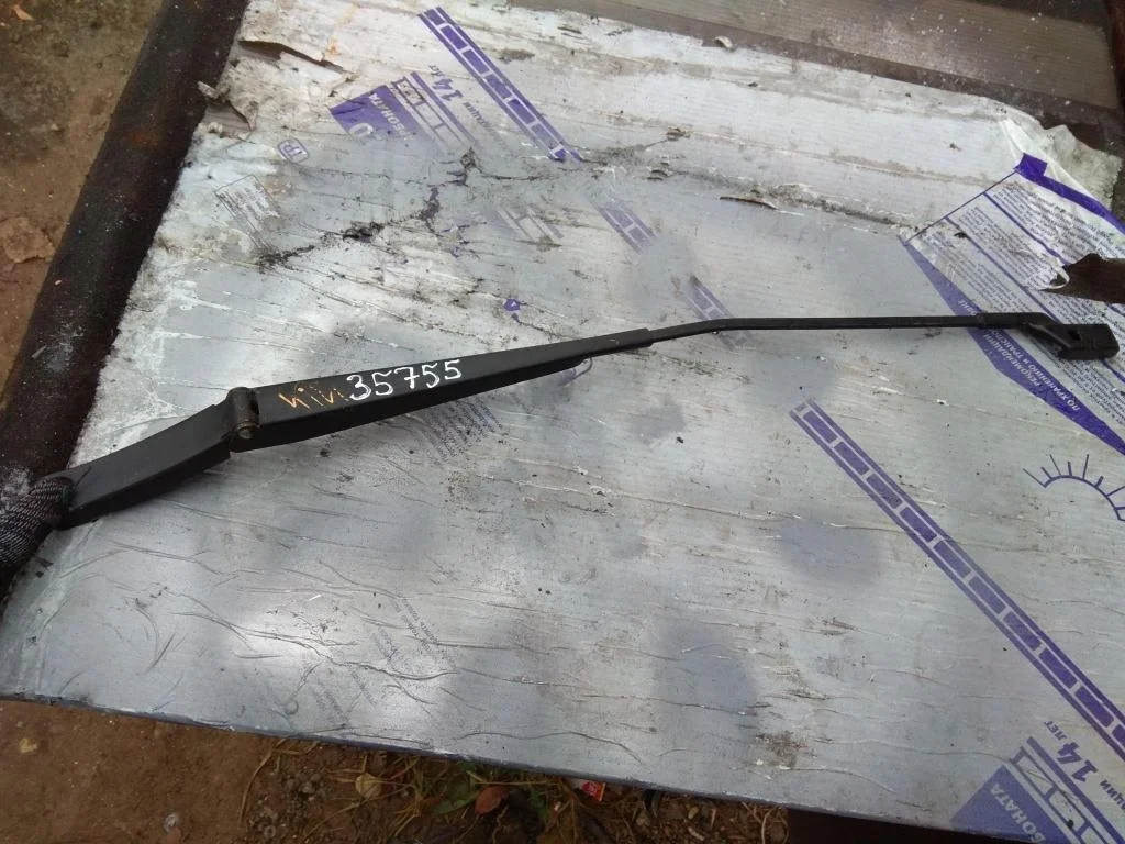 Поводок стеклоочистителя передний правый 3C895541