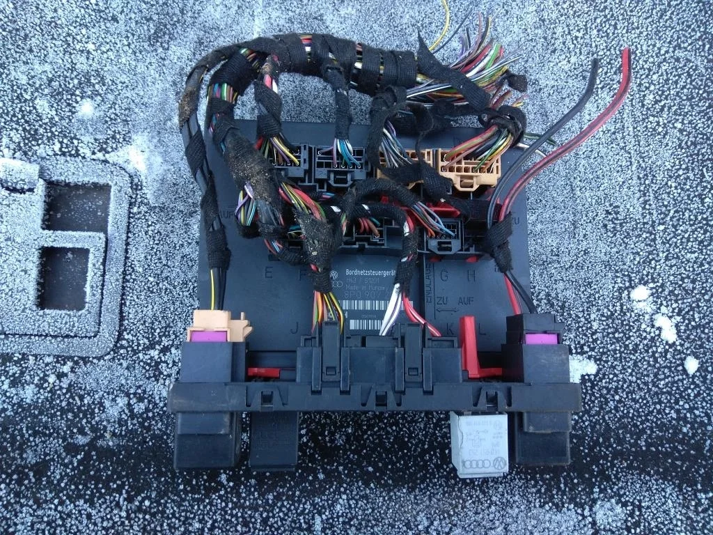 Блок бортовой сети 8P0907279F  2.0 TDI Audi