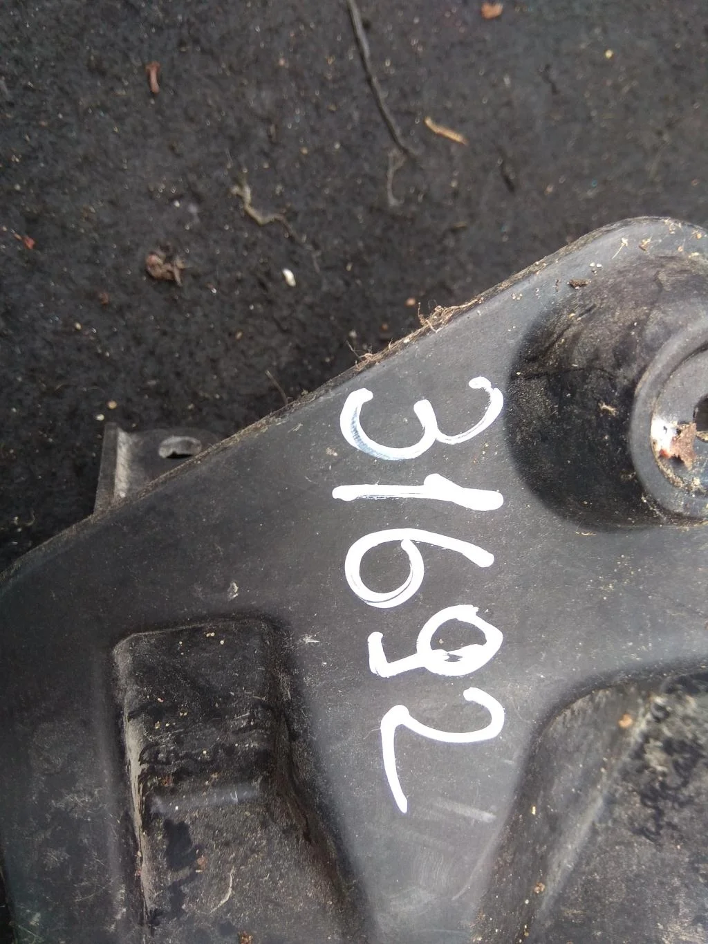 Направляющая заднего бампера левая 8P4807393  2.0