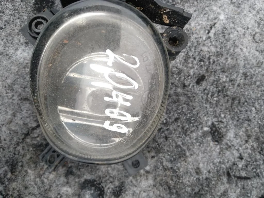 Фара противотуманная правая 8E0941700C  2.0 TDI A