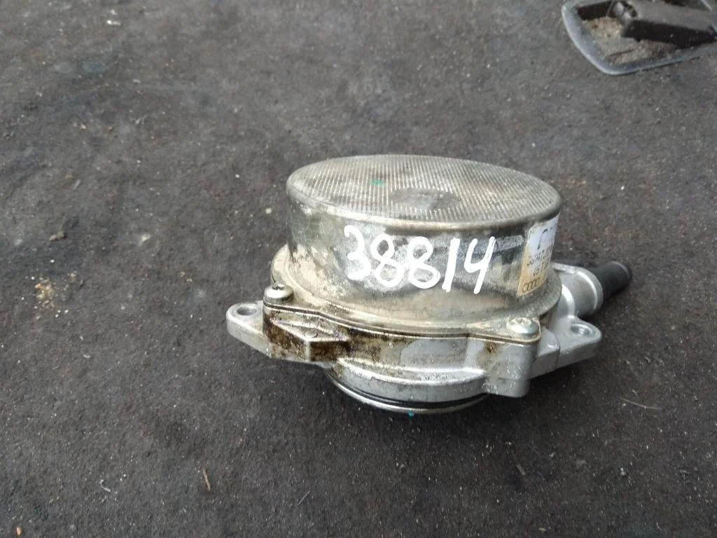Насос вакуумный 057145100C  2.5 TDI Audi