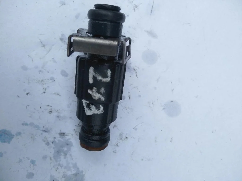 Форсунка 077133551M  3.7 Бензин Audi