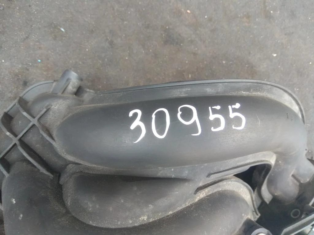 Коллектор впускной a6120901937  2.2 CDI Mercedes