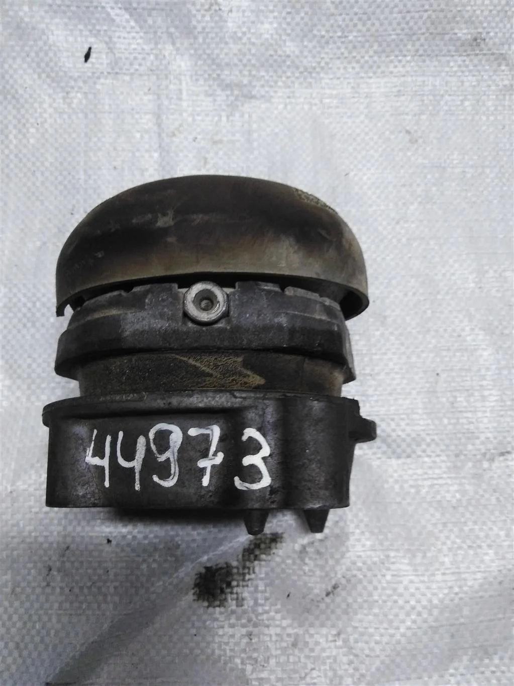 Подушка крепления двигателя 4E0199381  4.2 Бензин