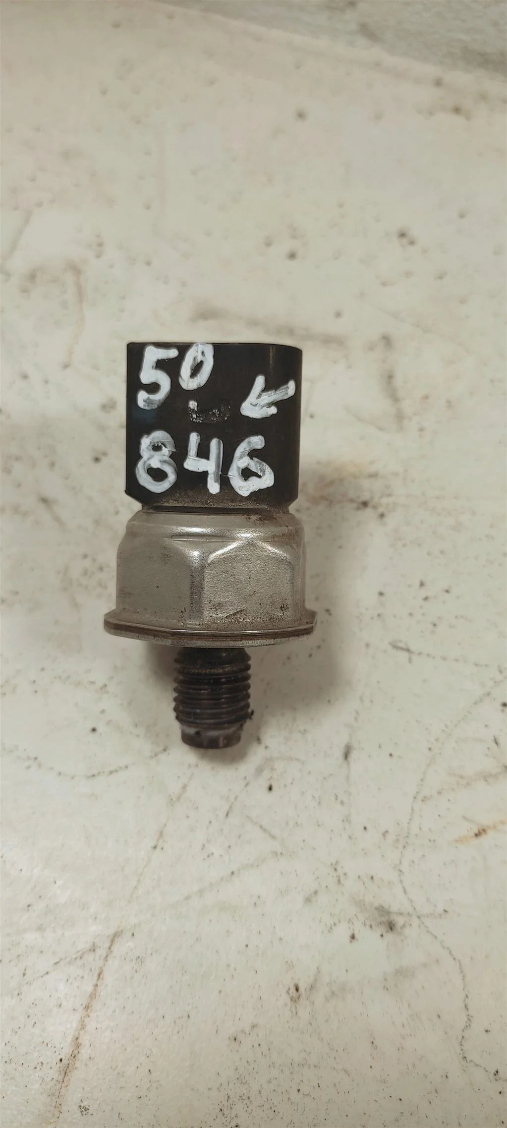 Датчик давления топлива 059130758E    Audi