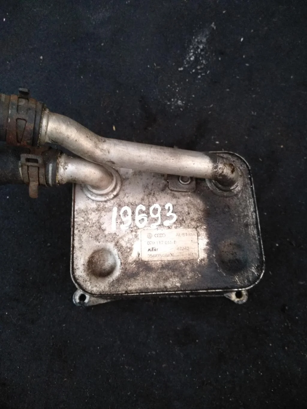 Радиатор масляный 079117015B  4.2 FSI Audi