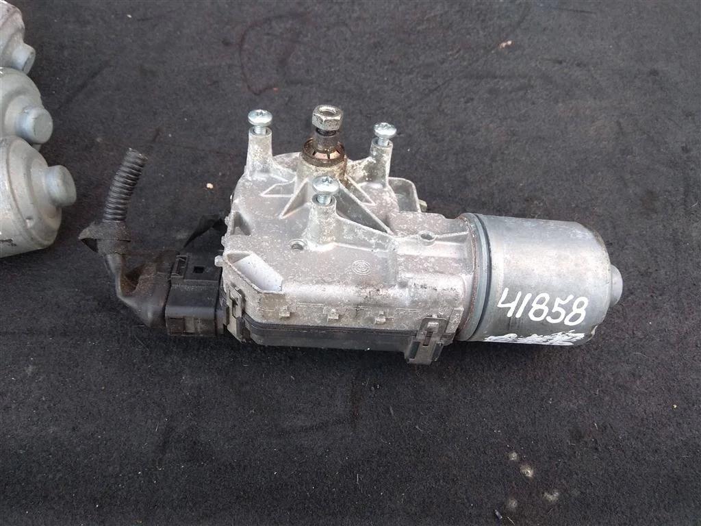 Моторчик передних стеклоочистителей (дворников) 4