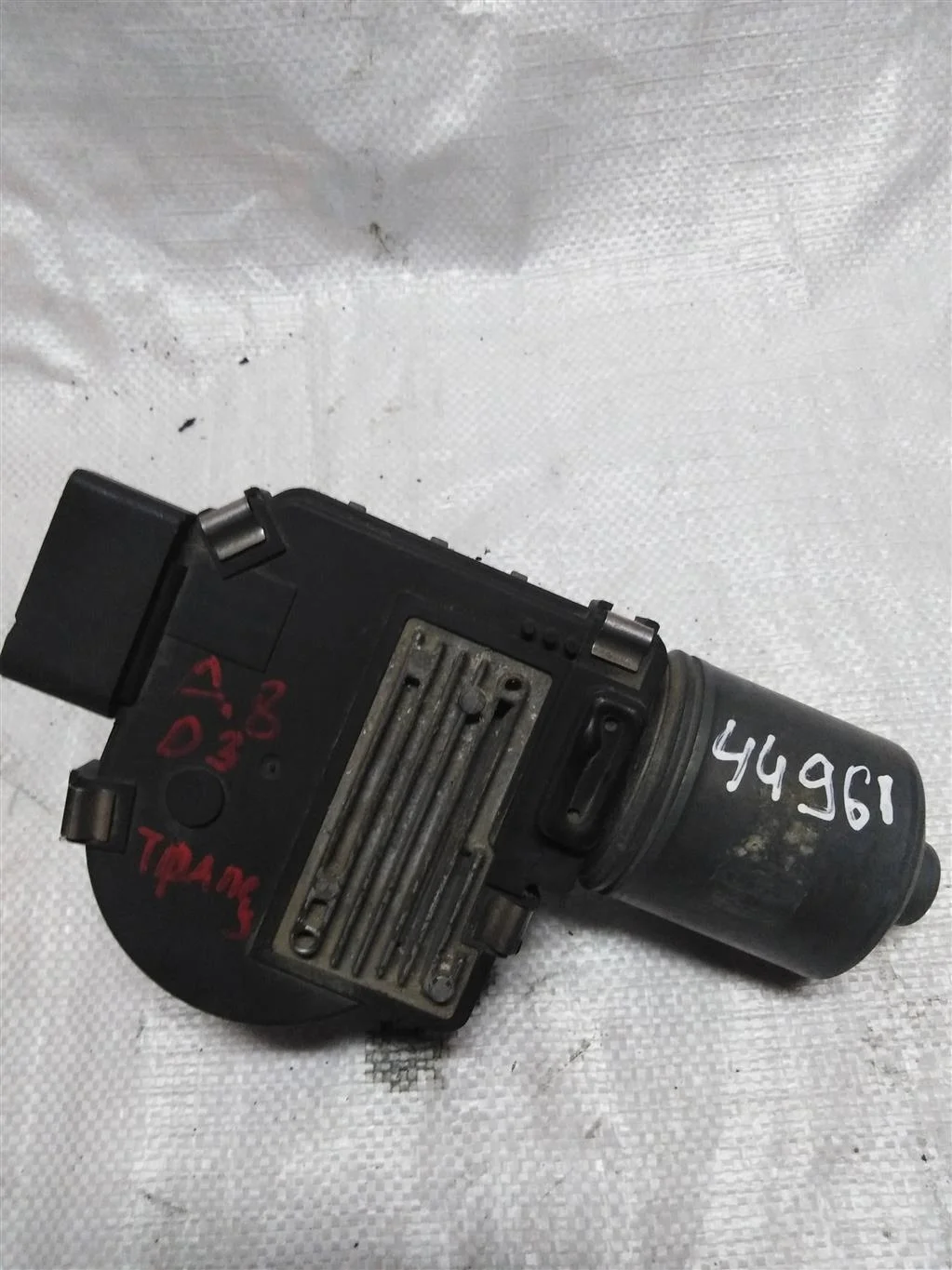 Моторчик передних стеклоочистителей (дворников) 4