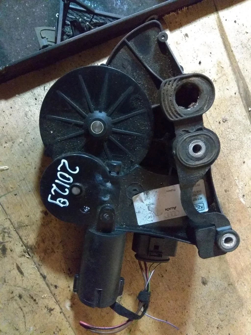 Электропривод багажника 4E0827852G  4.2 Бензин Au