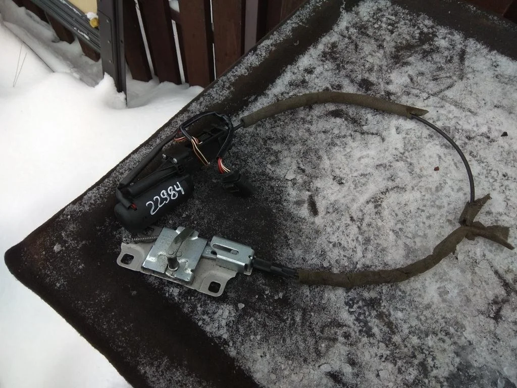 Держатель замка крышки багажника 4E0827383C  4.2