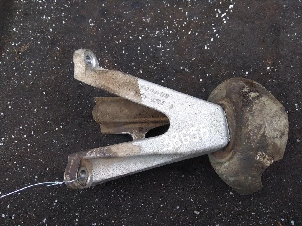 Кронштейн двигателя правый 4E0199308BM  4.2 Бензи