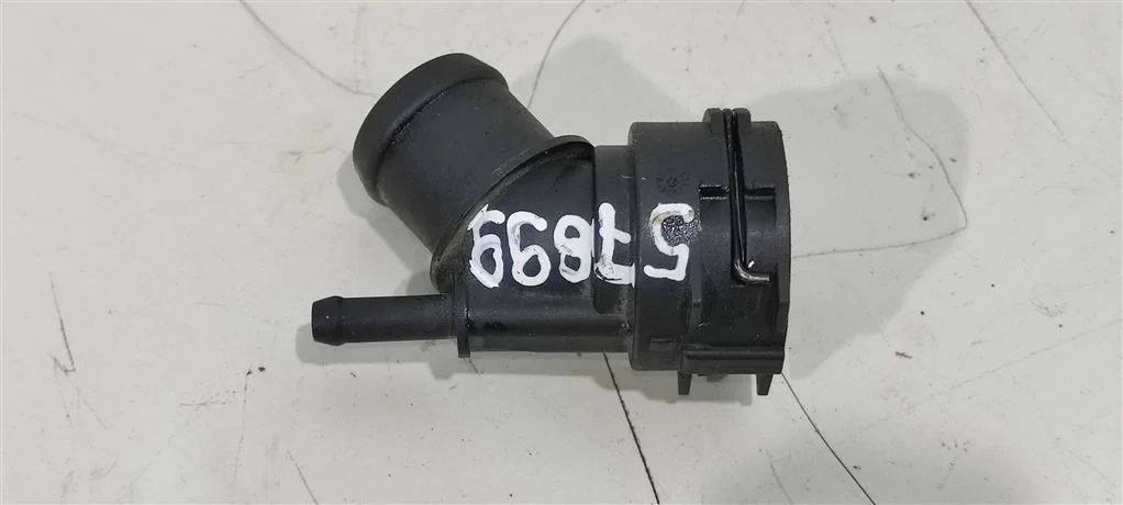 Фланец (тройник) системы охлаждения 5N0122291  2.