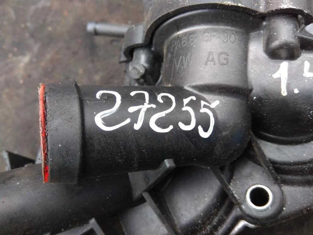 Корпус помпы 04E121600AL  1.4 TSI Volkswagen