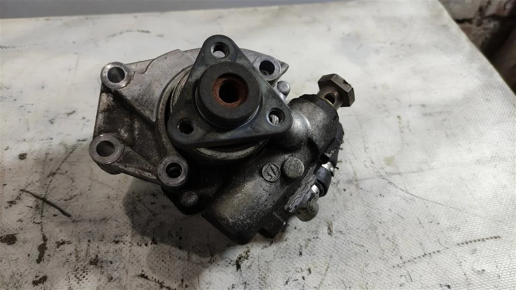 Насос гидроусилителя руля 4F0145155C  3.2 Бензин