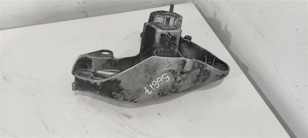 Кронштейн двигателя левый 4F0199351S  3.0 Бензин