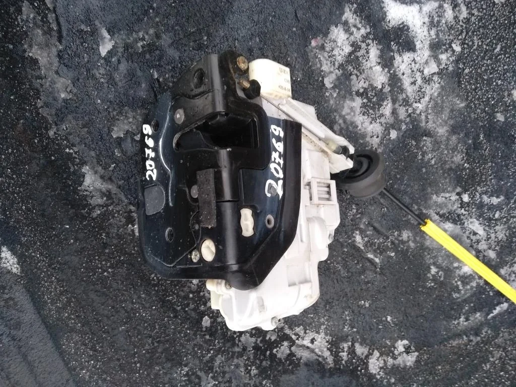 Замок двери задней правой 4F0839016C  3.2 Бензин