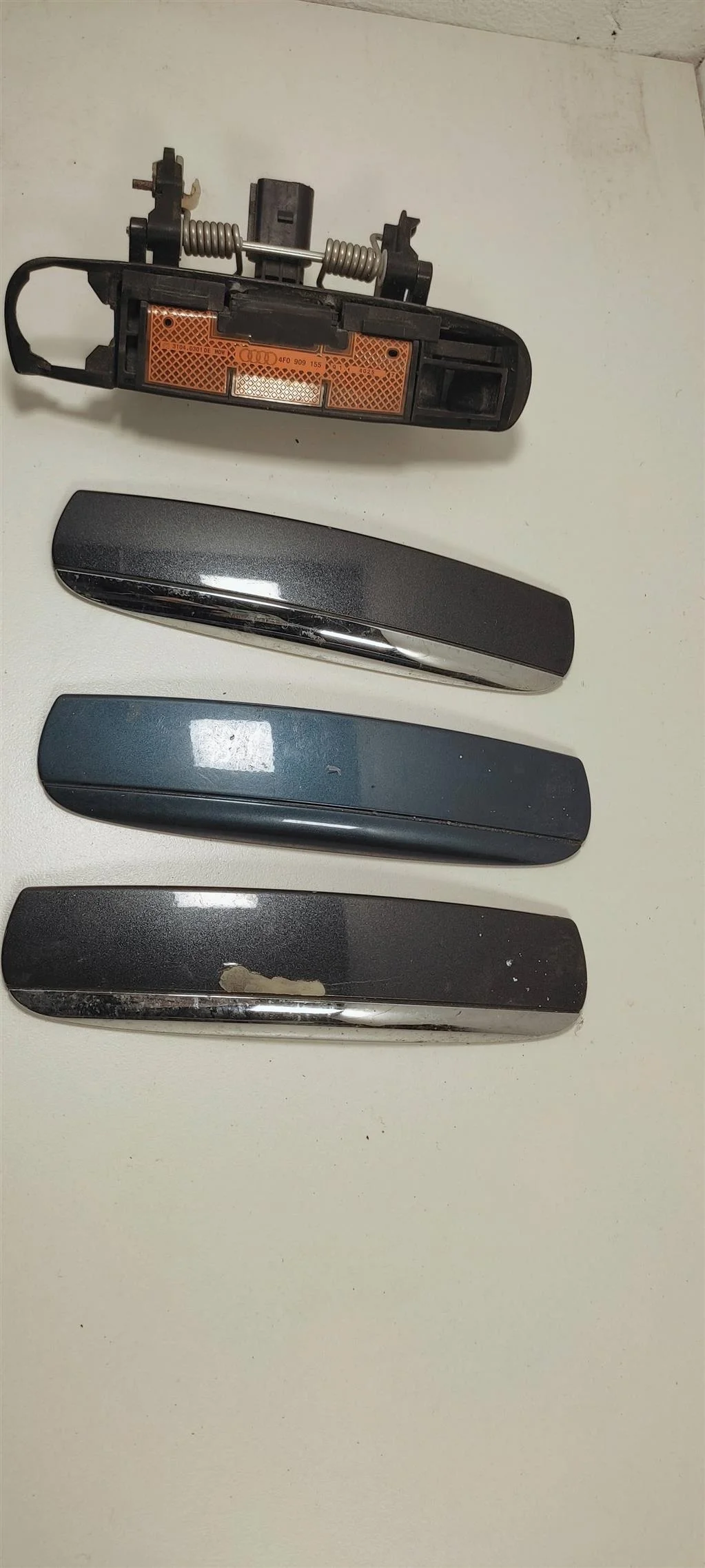 Ручка наружная передняя правая 4F0837208A  2.0 TD