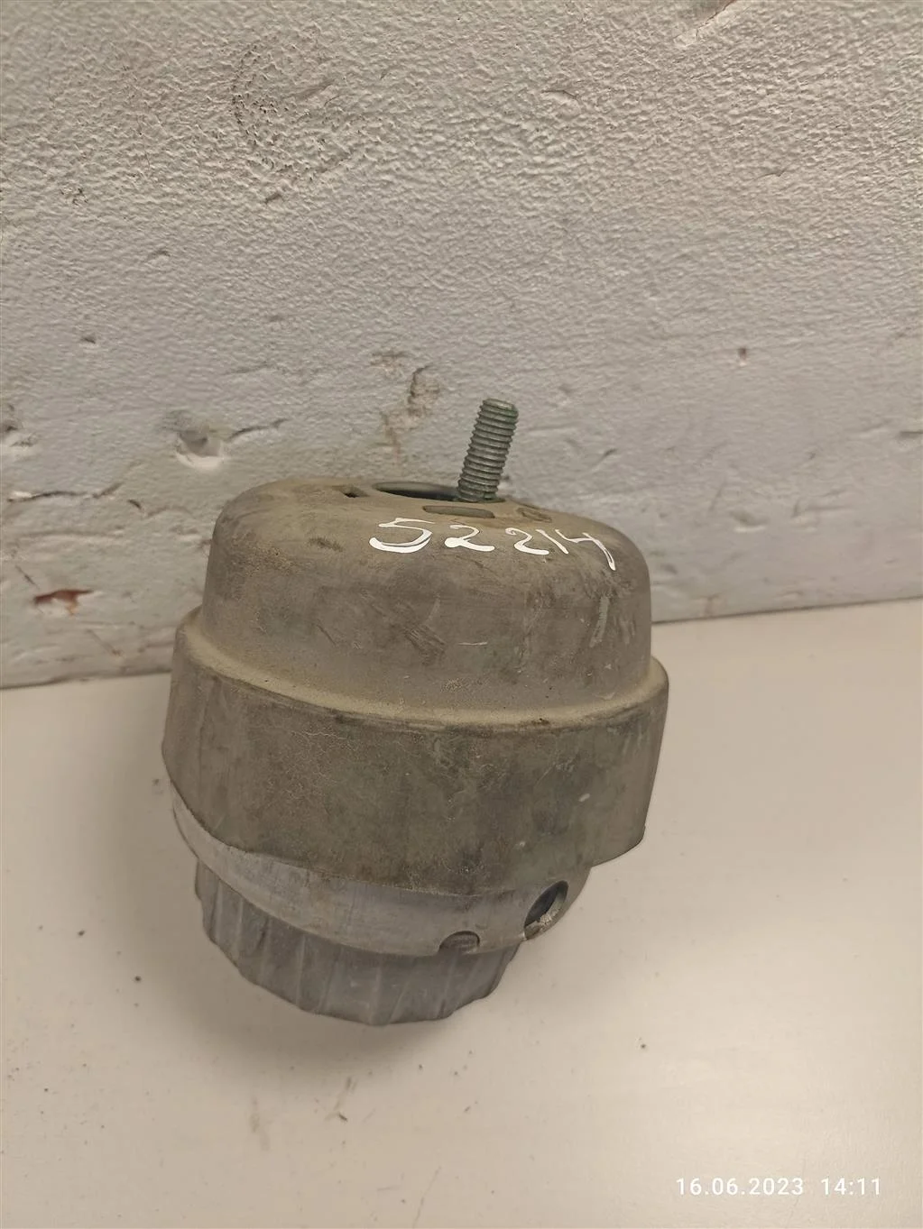 Подушка крепления двигателя 4F0199379K  3.0 Бензи