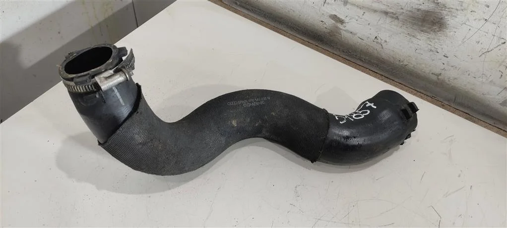 Патрубок интеркулера 4F0145738N  2.0 Турбо бензин