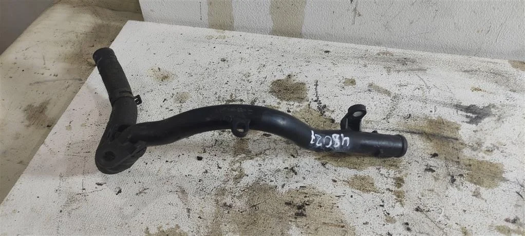 Трубка охлаждающей жидкости пластиковая 06E121044