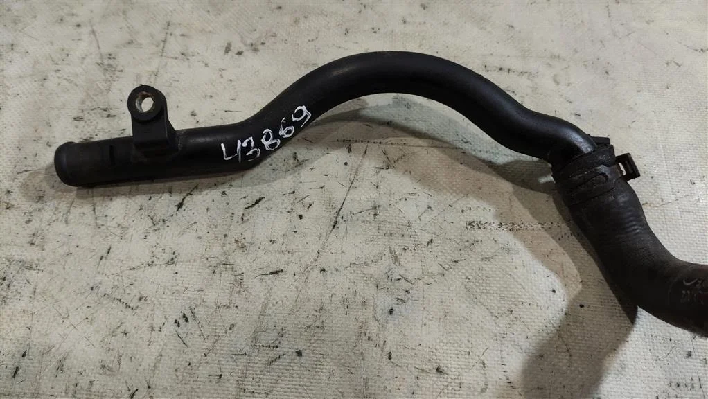 Трубка охлаждающей жидкости пластиковая 06E121044