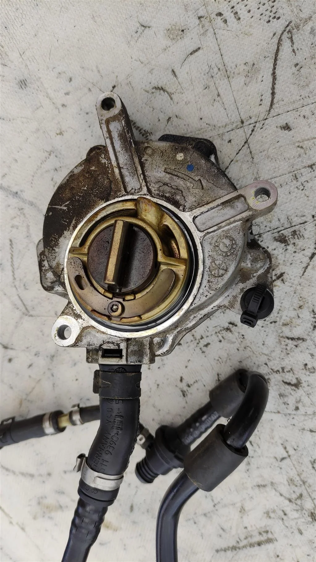 Насос вакуумный 06D145100G  2.0 Турбо бензин Audi