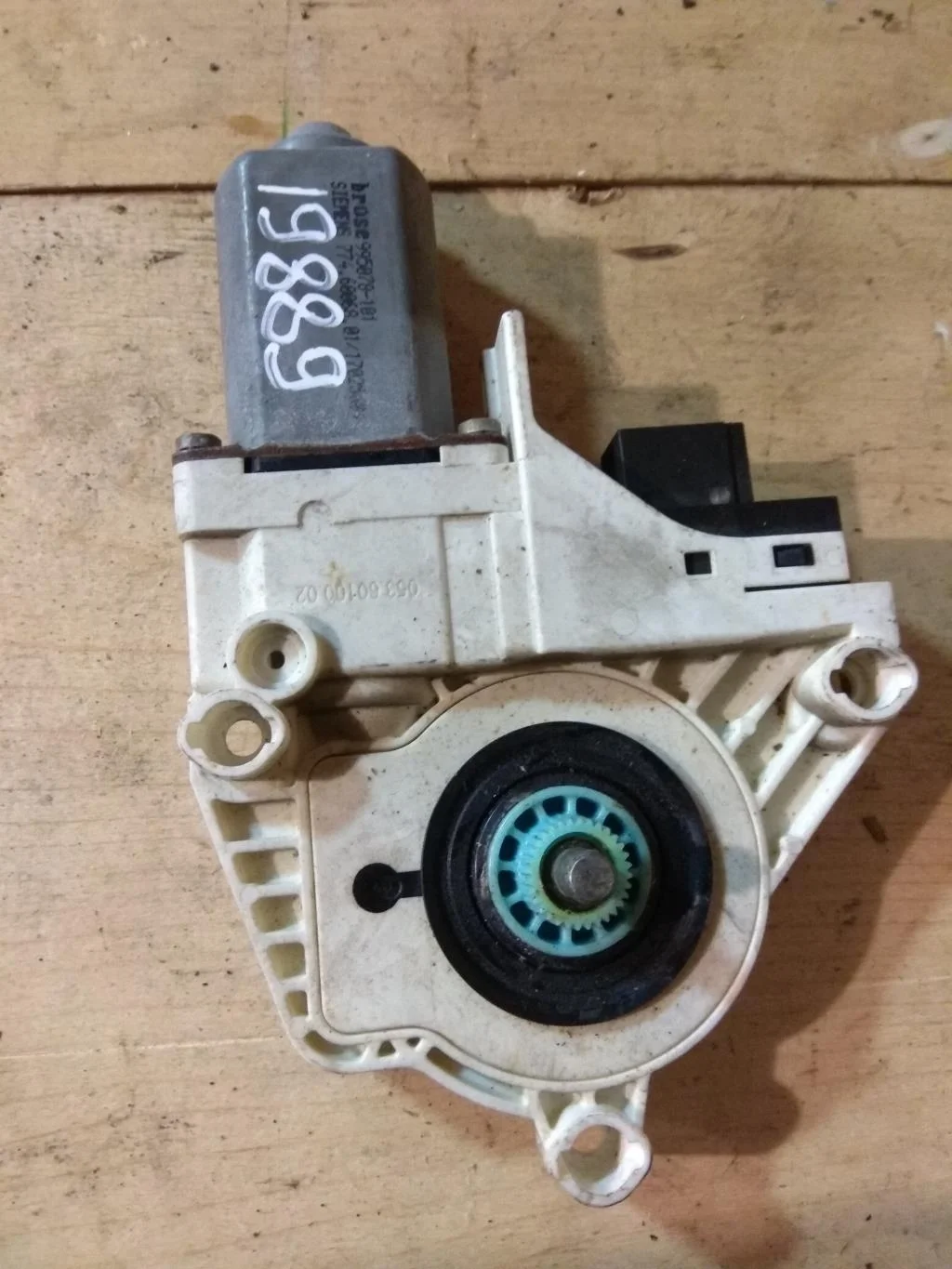 Моторчик стеклоподъемника передний левый 4F095980