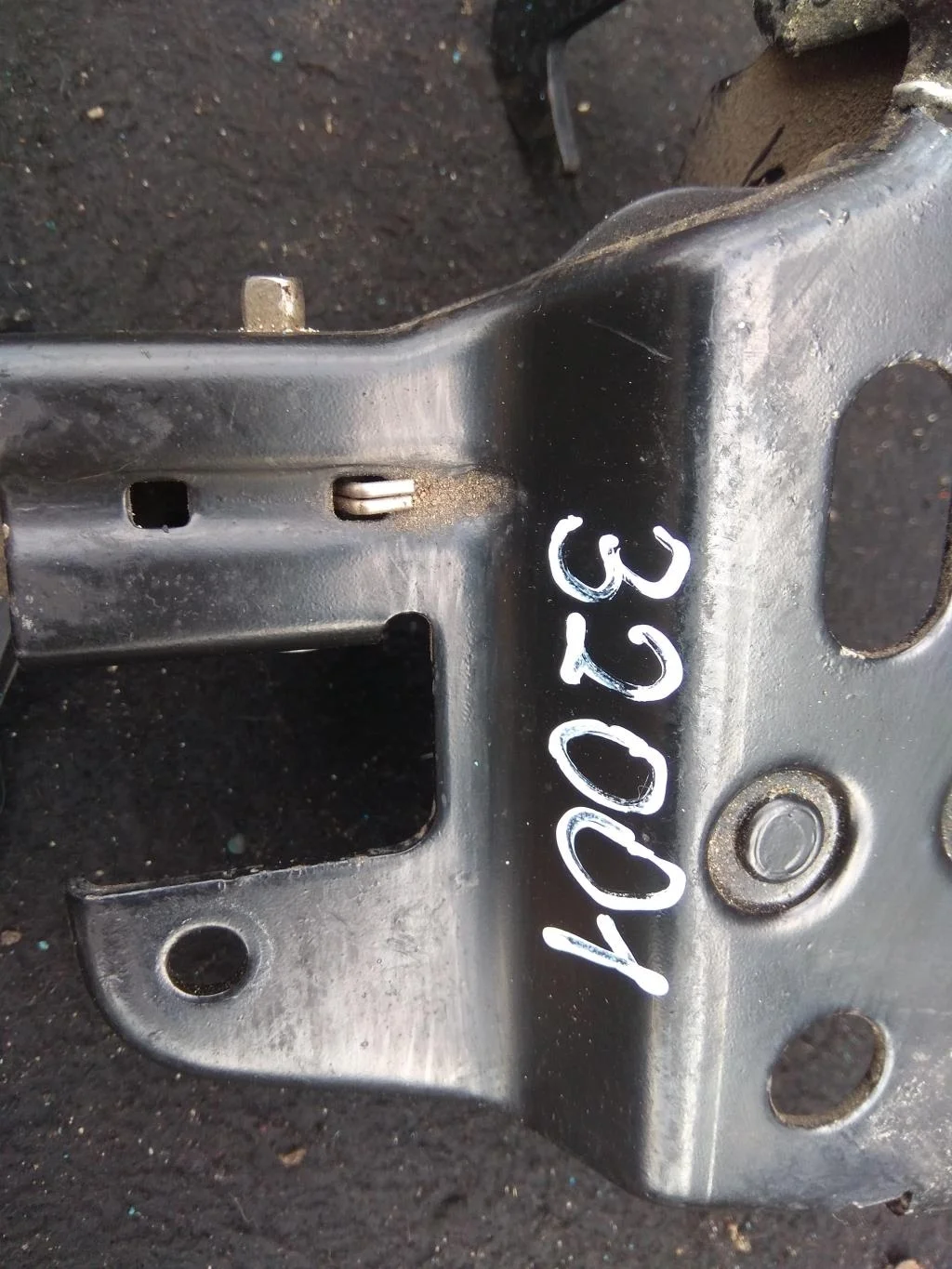 Замок капота 4F0823480B  3.2 Бензин Audi