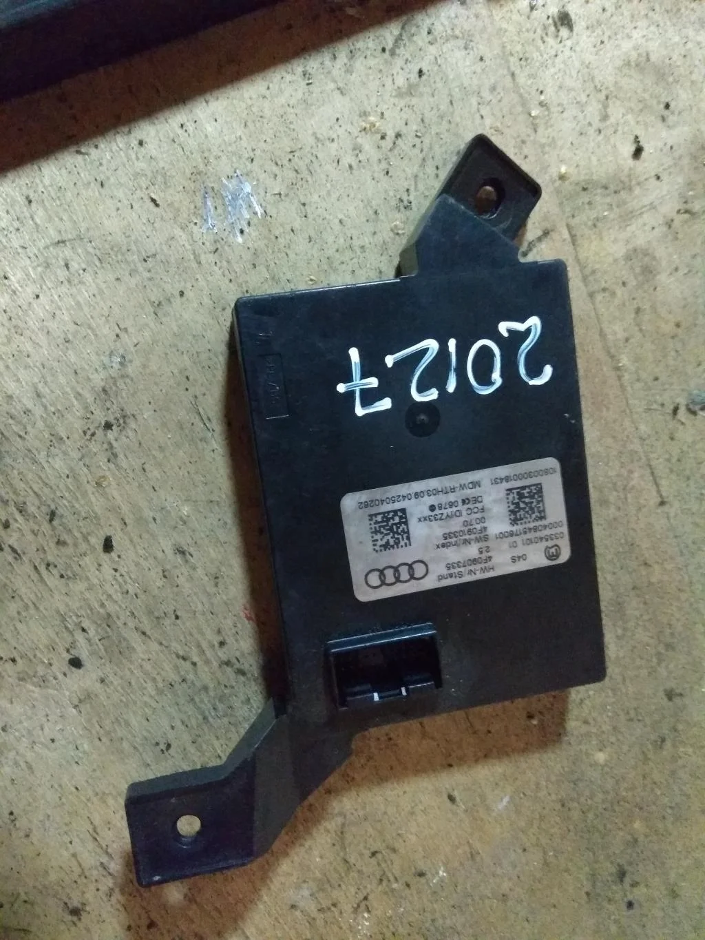 Блок управления бесключевым доступом 4F0907335  3