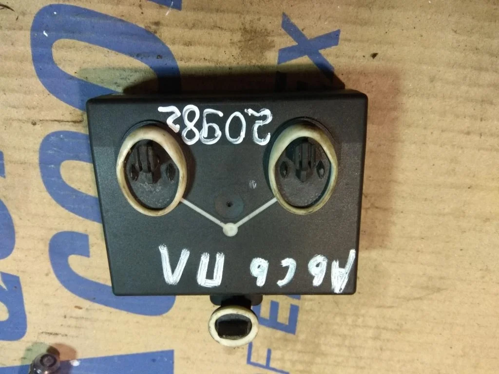 Блок управления двери передней левой 4F0959793B