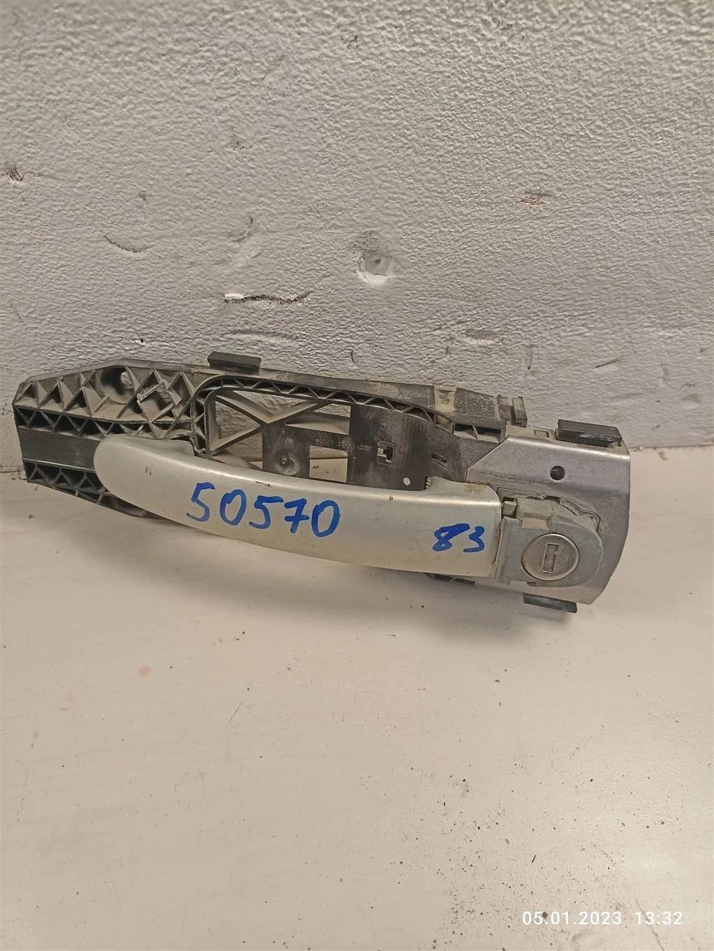 Ручка наружная передняя левая 5N0837885H    Volks