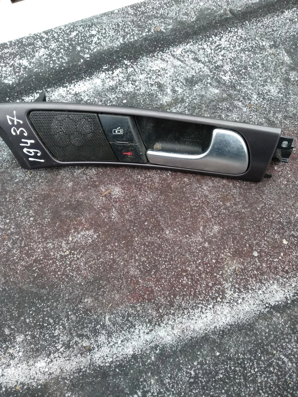 Ручка внутренняя передняя правая 4B0837020  2.8 Б